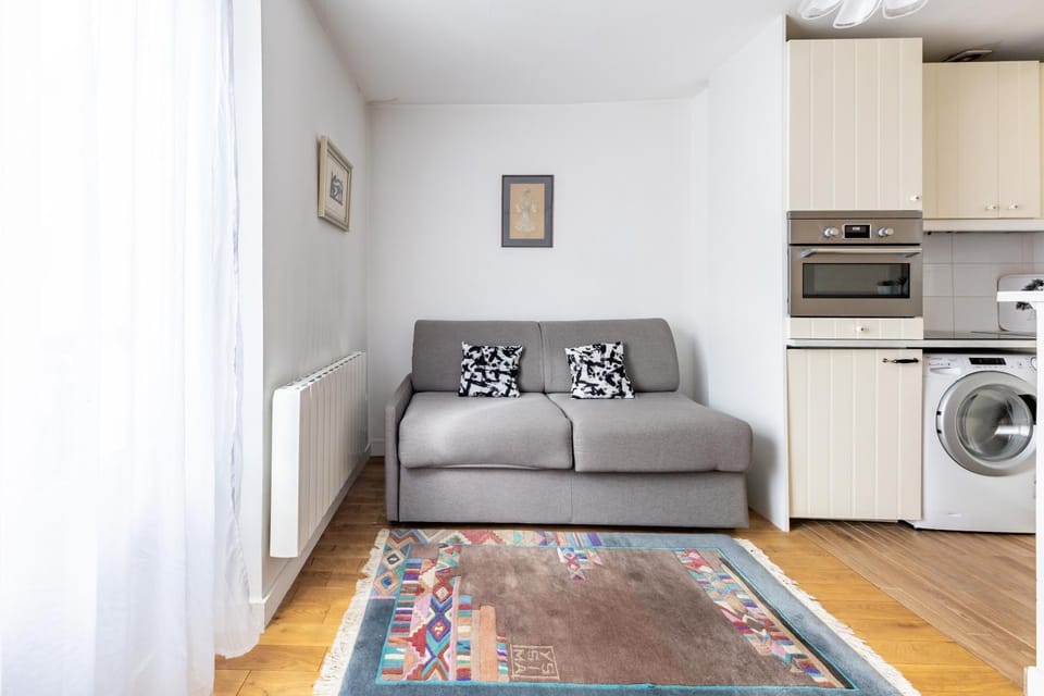 Bright & Cozy Flat near Eiffel Tower Apartment in Paris