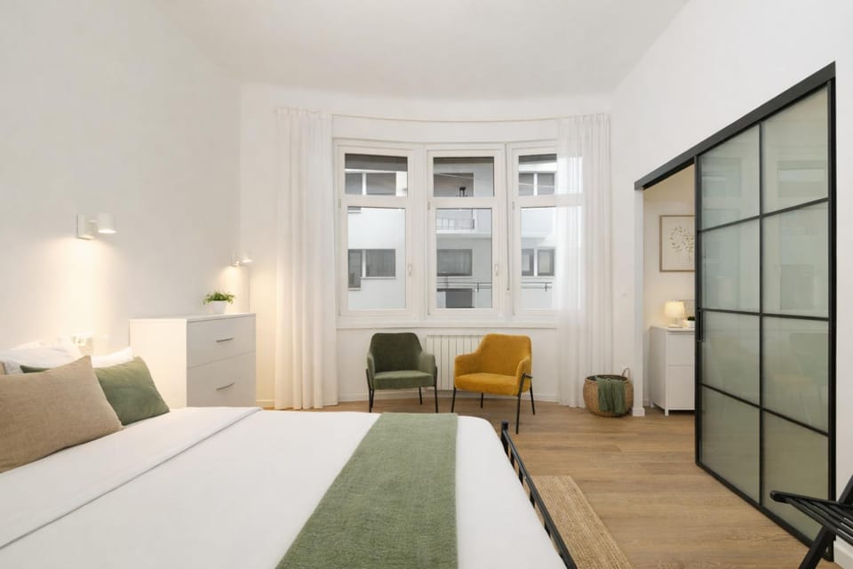 Property building, Bed, Photo of the whole room, Bedroom