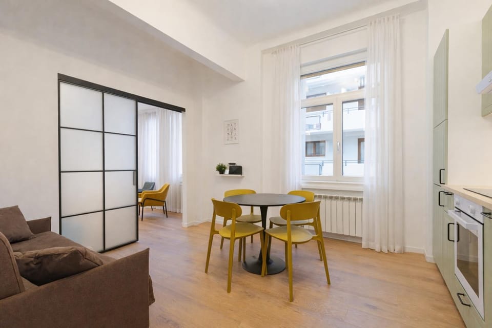 TV and multimedia, Kitchen or kitchenette, Living room, Seating area, Dining area, oven