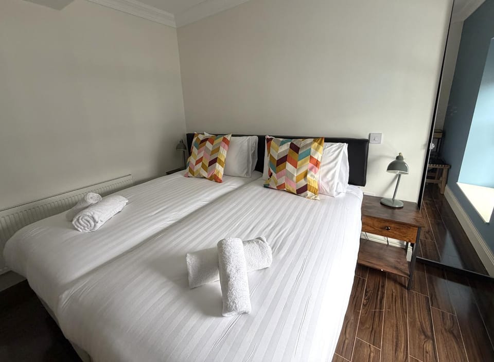 Bed, Photo of the whole room, Bedroom, towels