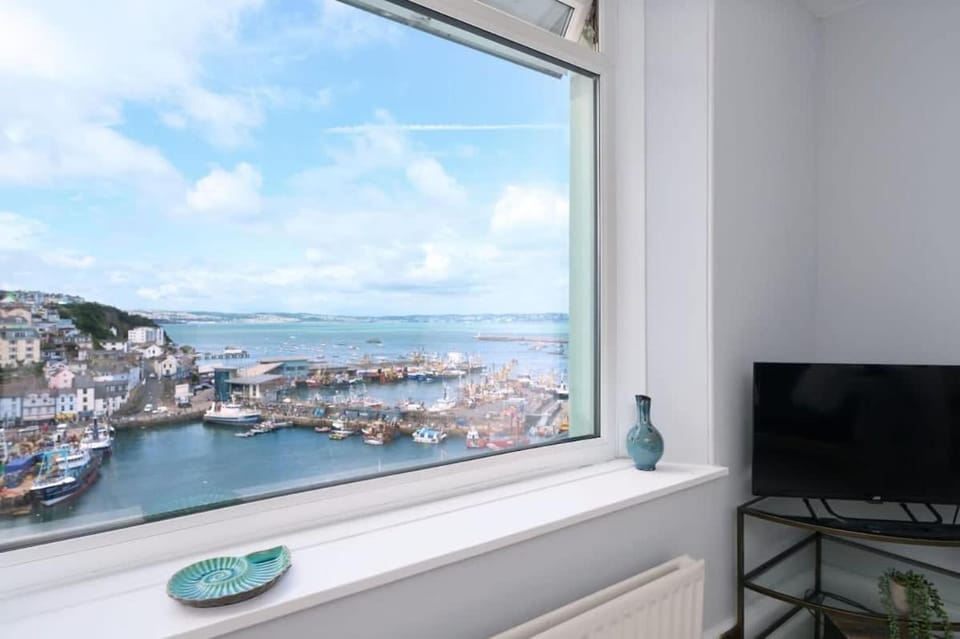 Bay View Cottage Spectacular Sea Views & Terrace House in Brixham