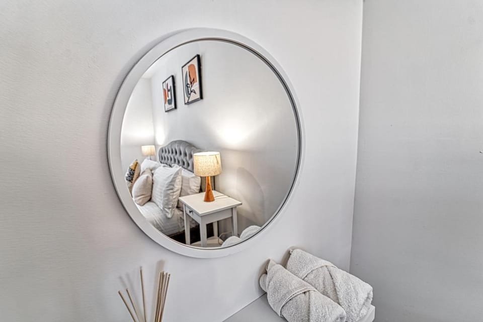 Rose Cottage- 2 Bedrooms with Parking! House in Worcester
