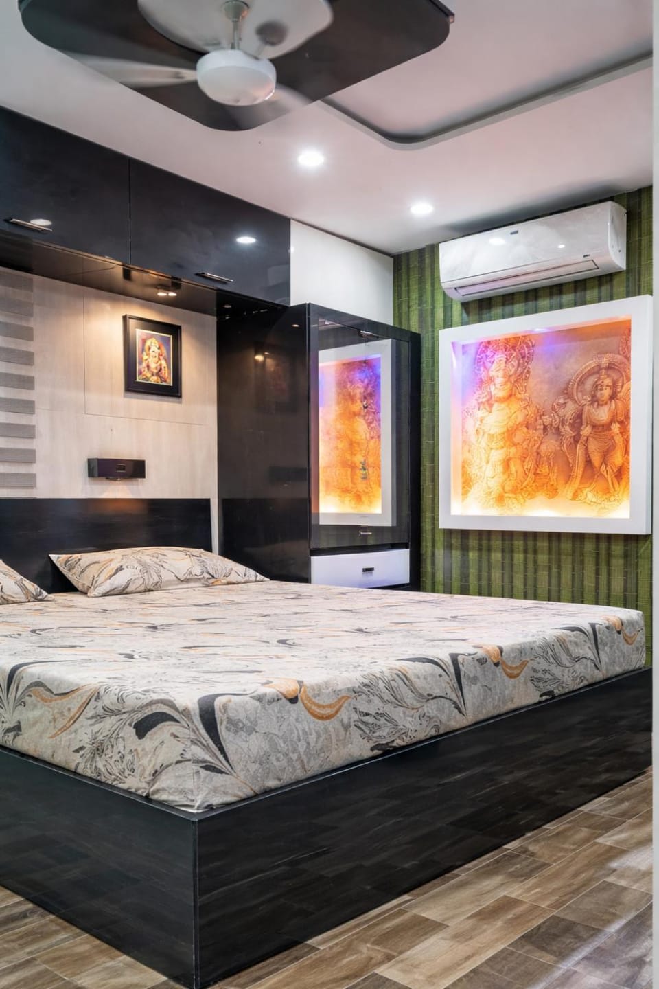 Bedroom, wardrobe, air conditioner
