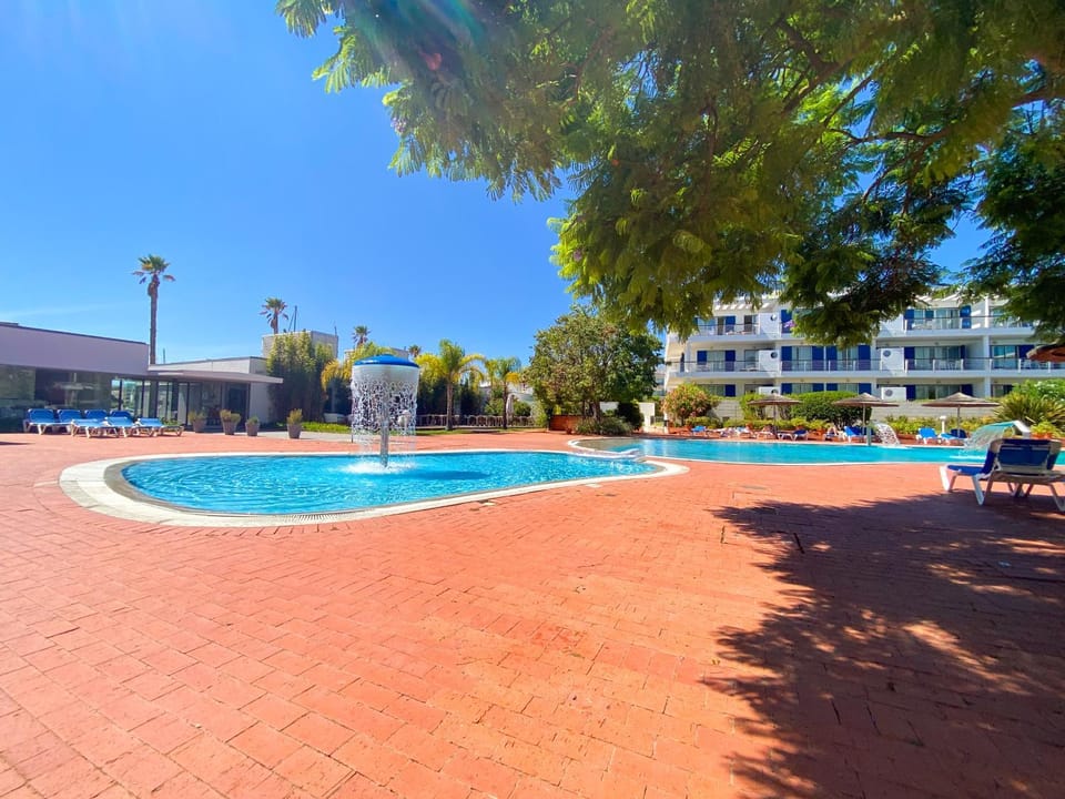 Swimming pool, sunbed
