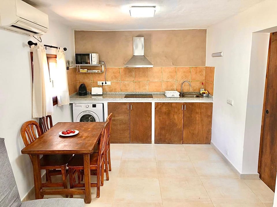 Kitchen or kitchenette, kitchen