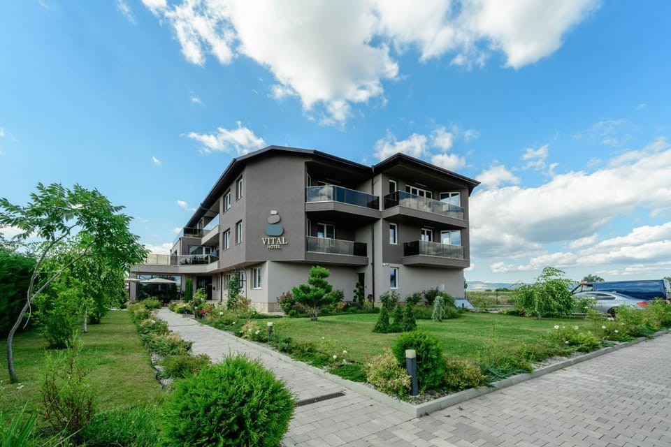 Property building, Day, Natural landscape, Garden, Garden view