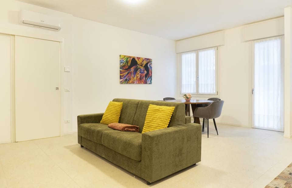 Living room, Dining area, Lunch