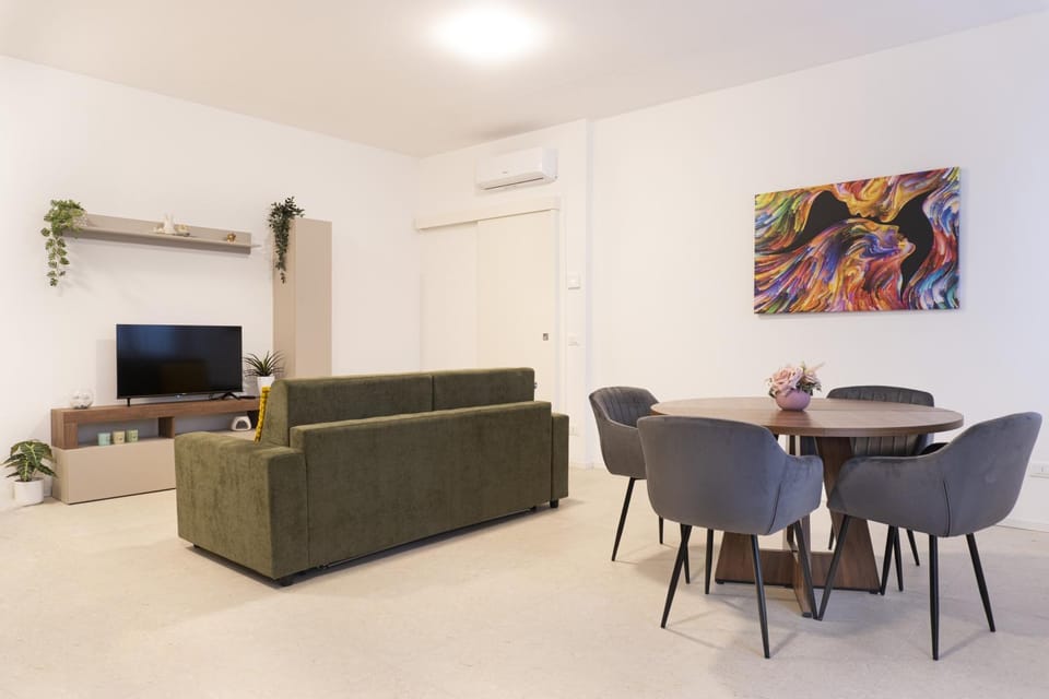 Living room, Dining area, Lunch