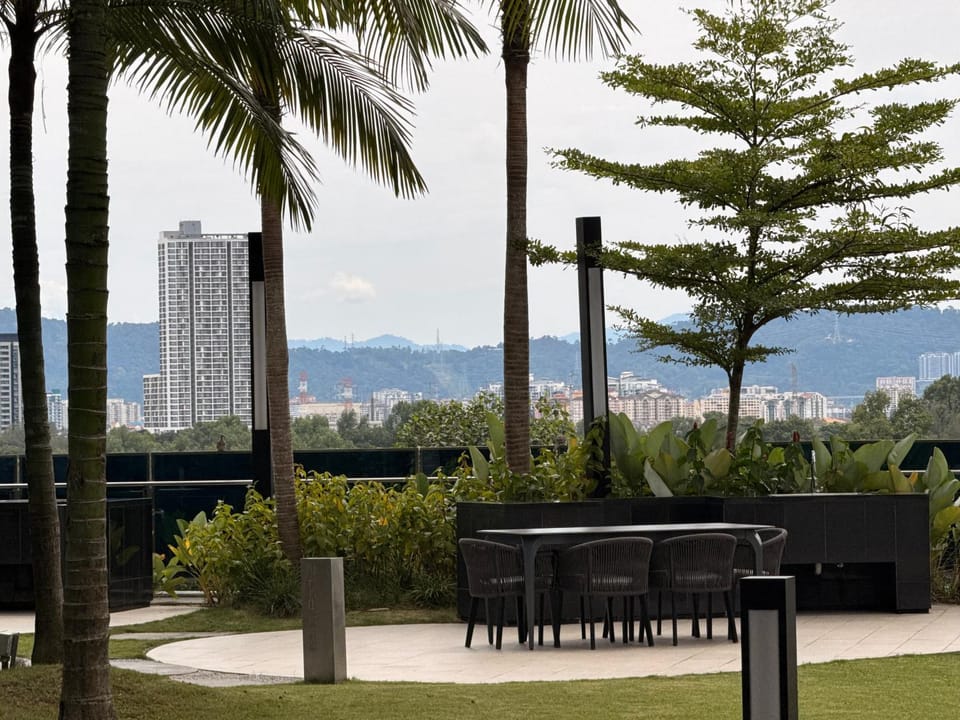 Natural landscape, BBQ facilities, Garden, Dining area, Garden view, Mountain view