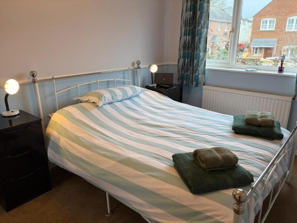 Lansdowne - Charmouth Sea Retreat House in East Devon District