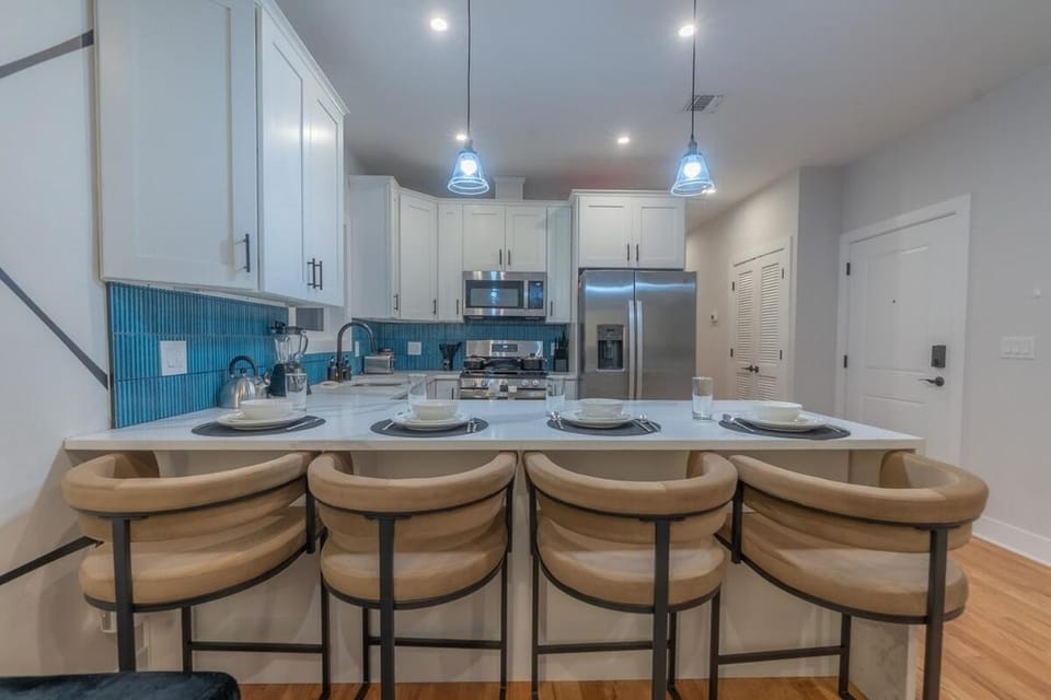 Kitchen or kitchenette, Dining area, dishwasher, minibar, oven, stove