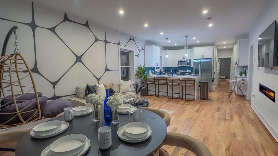 Pristine Pad, Sleep 9, Free driveway park, 20 PERCENT OFF Apartment in East Newark