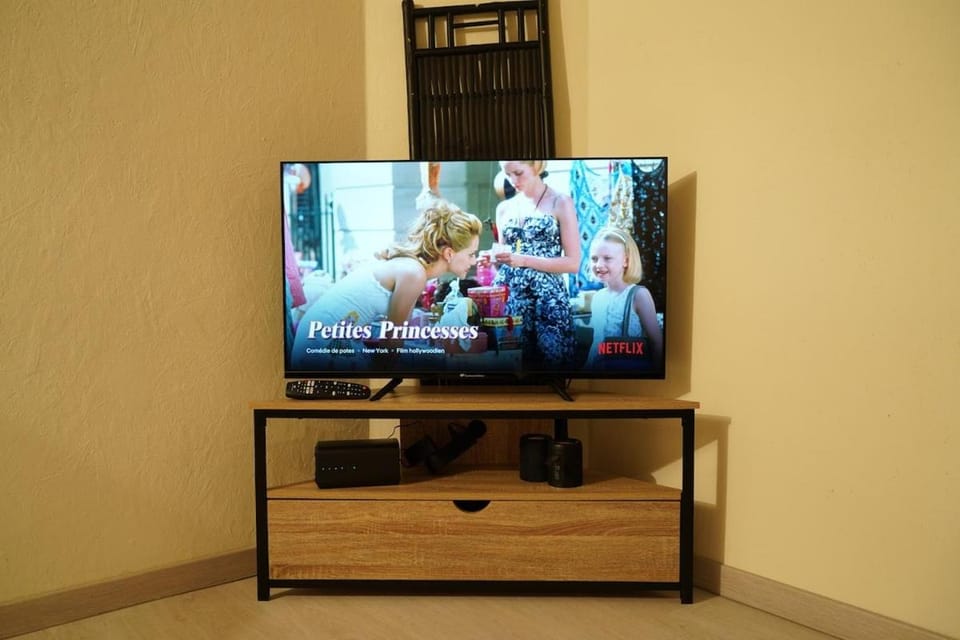 Studio - Free Parking - Netflix - Wi-Fi Apartment in Nouvelle-Aquitaine