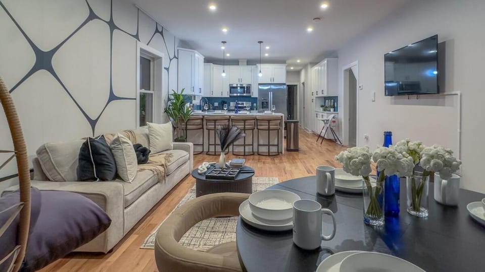 TV and multimedia, Living room, Seating area, Dining area