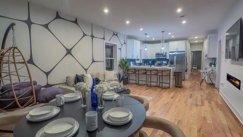 Living room, Dining area