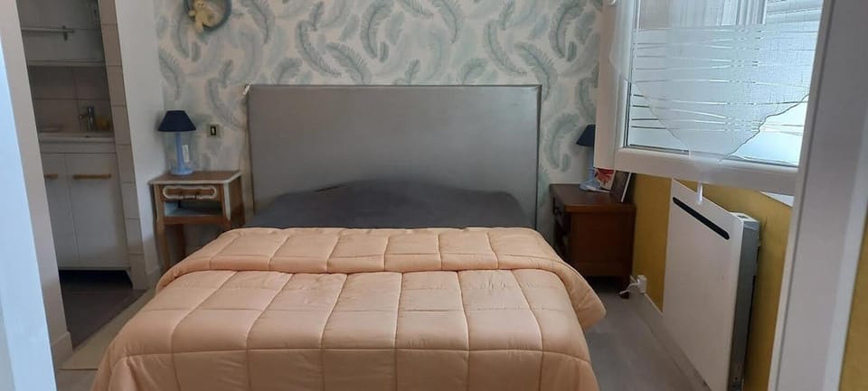 Living room, Bedroom