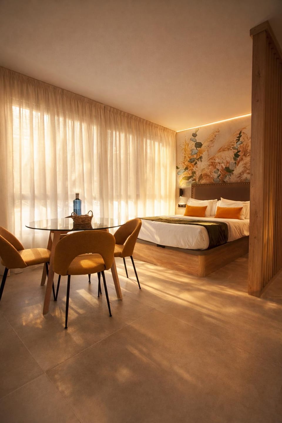 Bed, TV and multimedia, Dining area