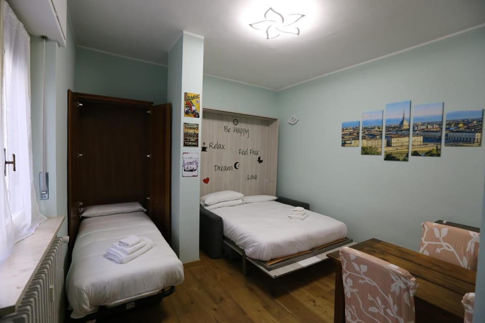 Casa Hexa – Monolocale smart con balcone, AC e parcheggio gratuito Apartment in Turin