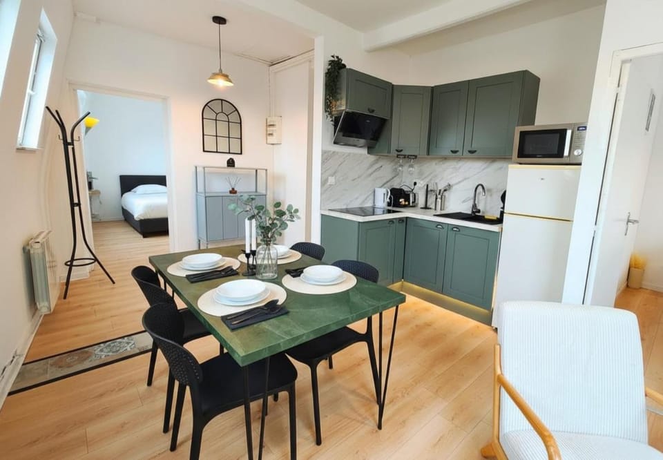 Kitchen or kitchenette, kitchen