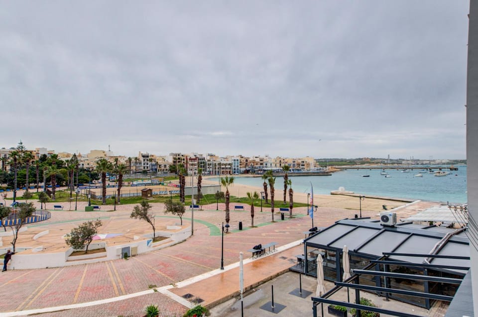 Nearby landmark, Day, Neighbourhood, Beach, Sea view, Location