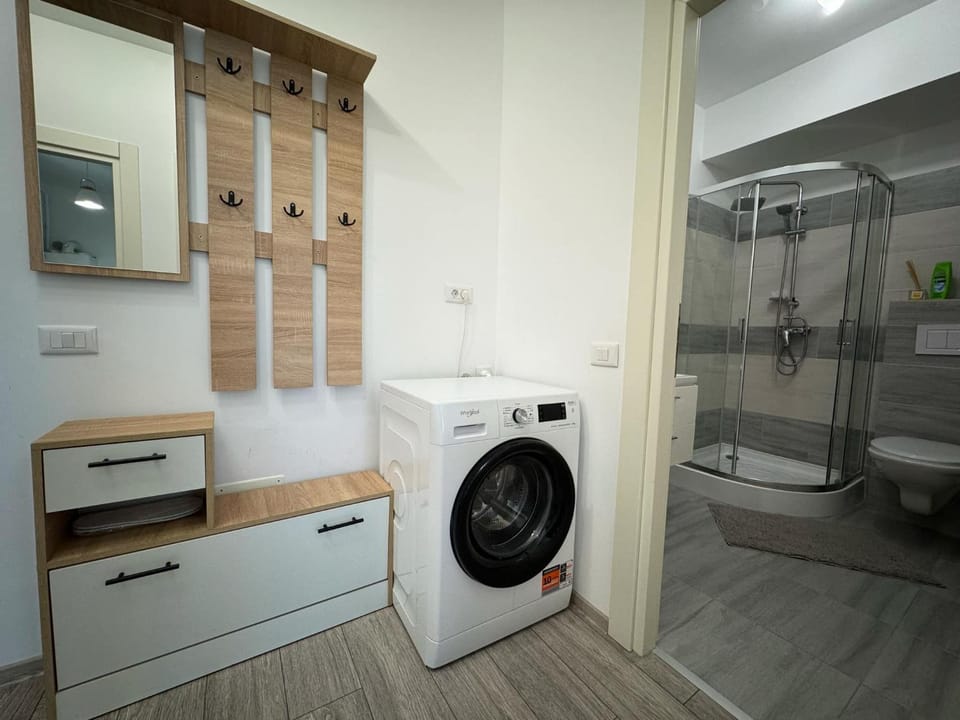 Q Elegance Palace mall Apartment in Romania