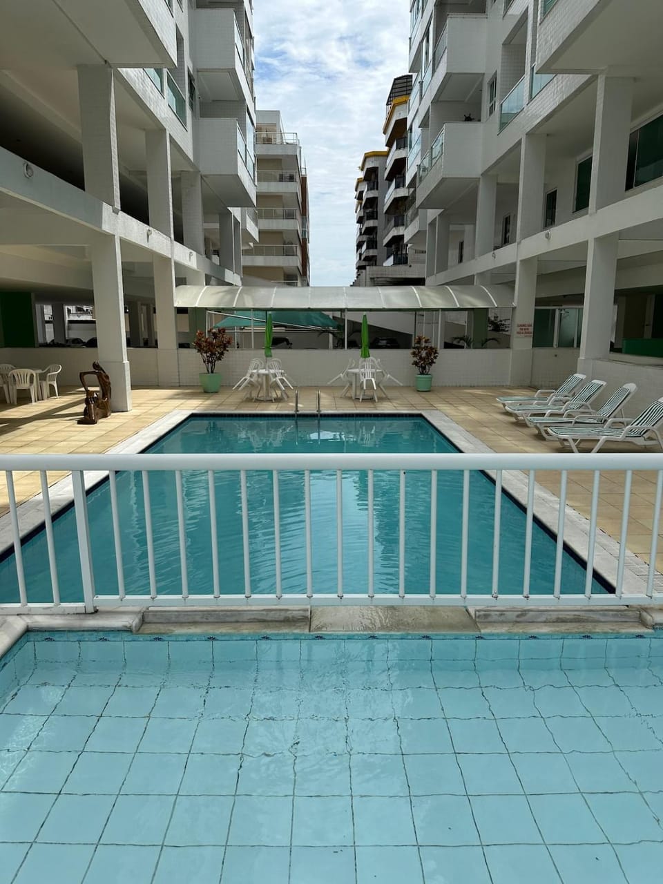 Swimming pool, sunbed