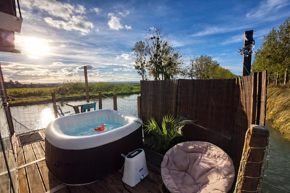 Property building, Spa and wellness centre/facilities, Spa and wellness centre/facilities
