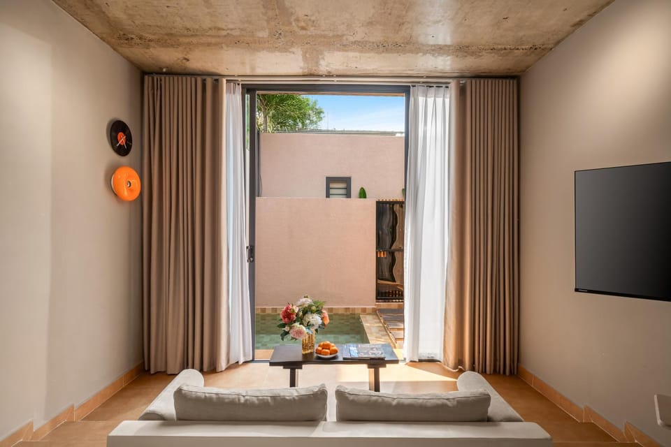 Photo of the whole room, Seating area, Bedroom