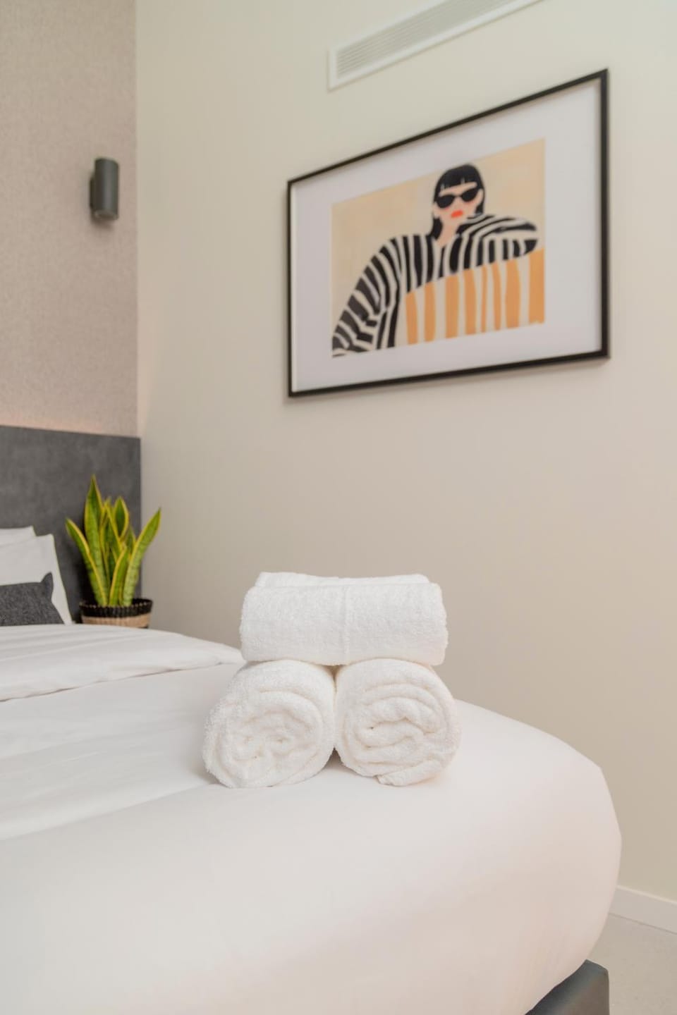 Bed, Photo of the whole room, Decorative detail, Bedroom, towels