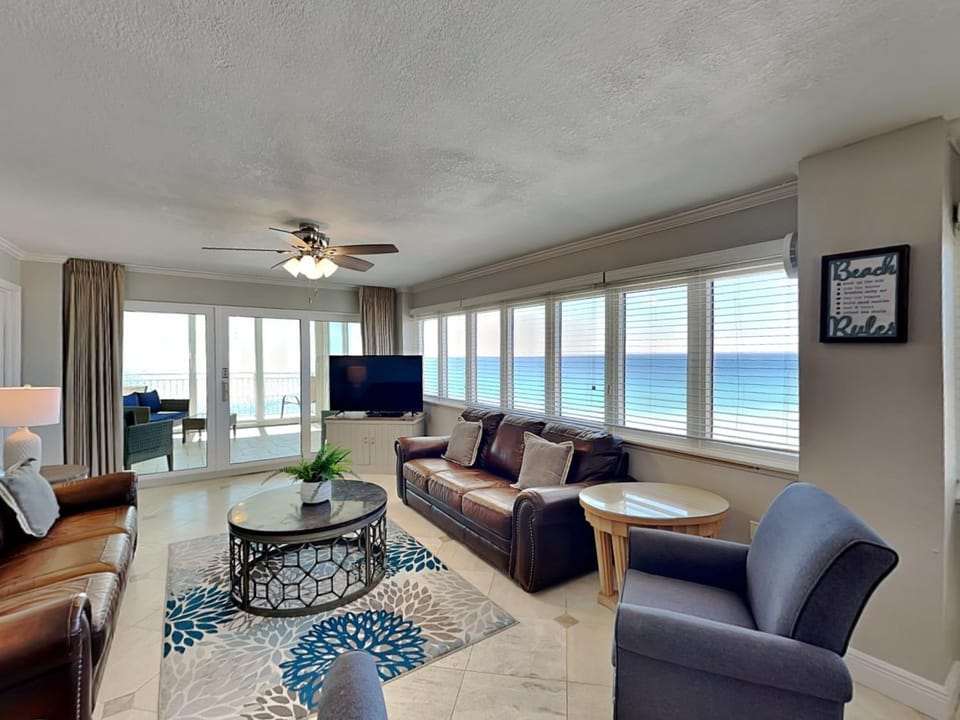 TV and multimedia, Balcony/Terrace, Living room, Seating area, Sea view, furniture