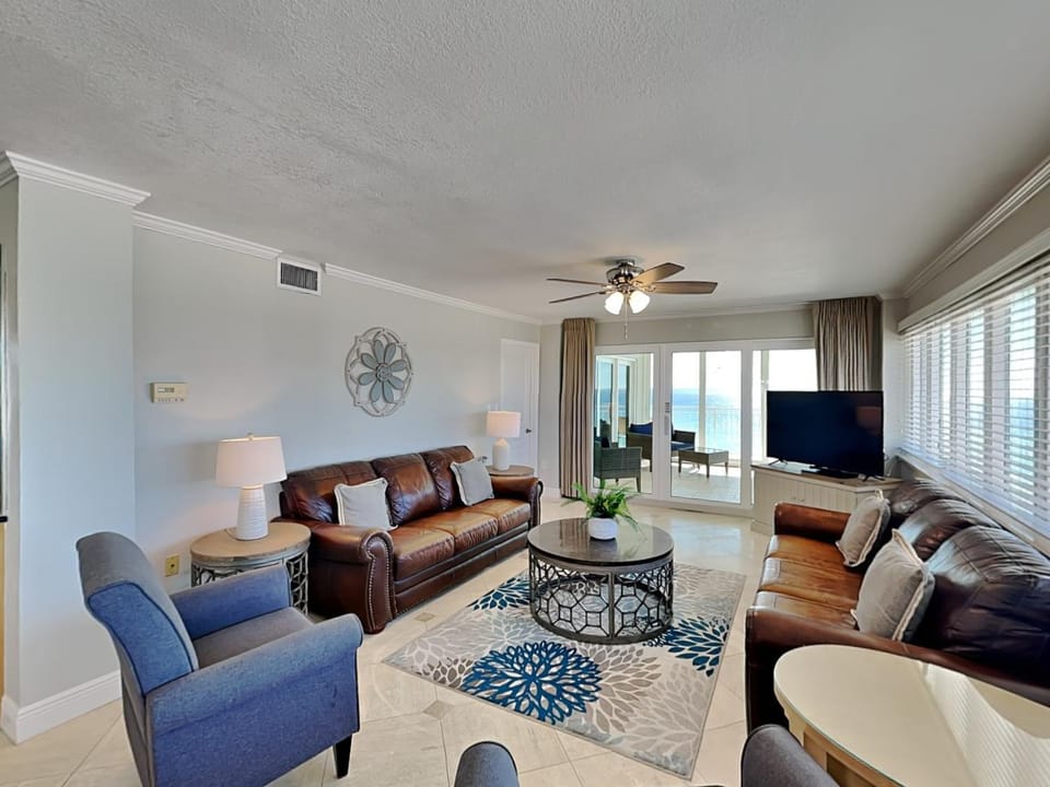 TV and multimedia, Balcony/Terrace, Living room, Seating area, Sea view, furniture