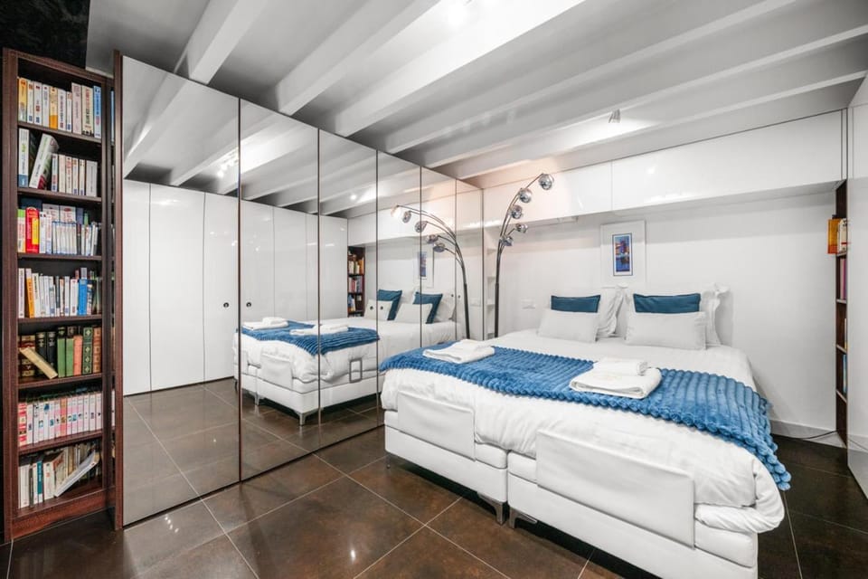 Bed, Photo of the whole room, Bedroom, internet, air conditioner