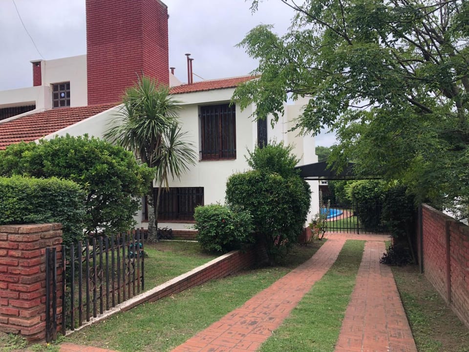 Casa en Villa del dique con piscina ideal p dos familias House in Cordoba Province