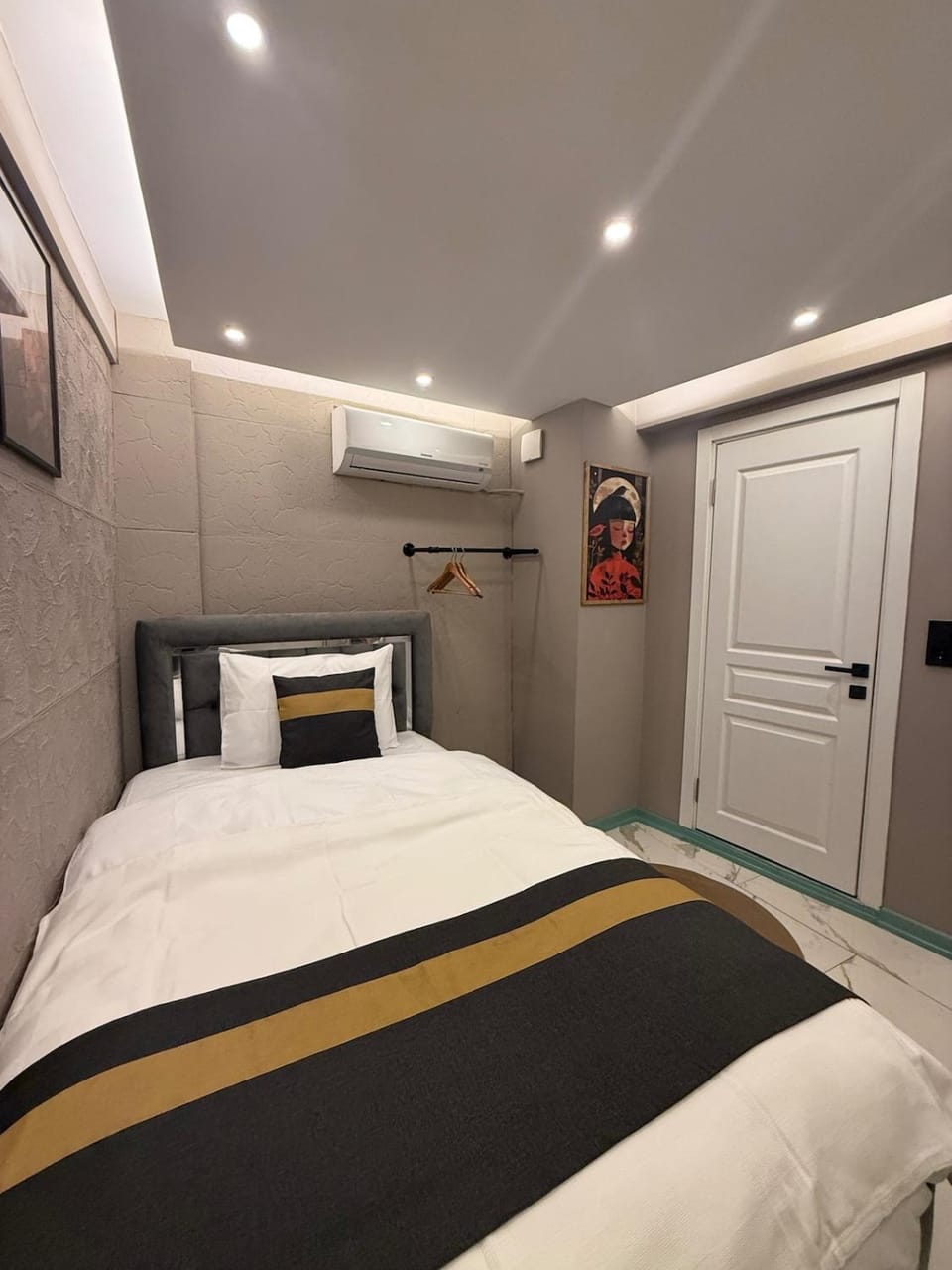 Modern Compact Studio Near Metro Station Apartment in Istanbul