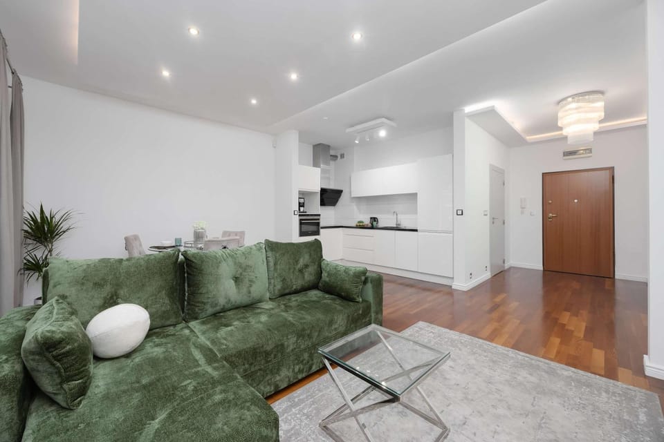 TV and multimedia, Kitchen or kitchenette, Living room, Seating area, stove