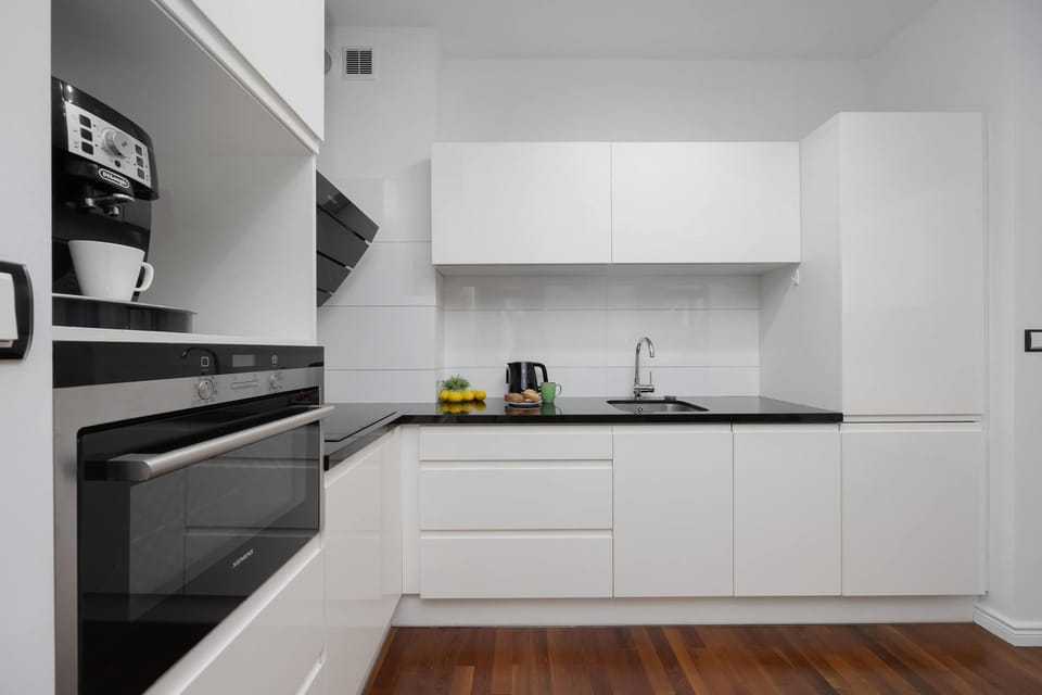 Coffee/tea facilities, Kitchen or kitchenette, stove