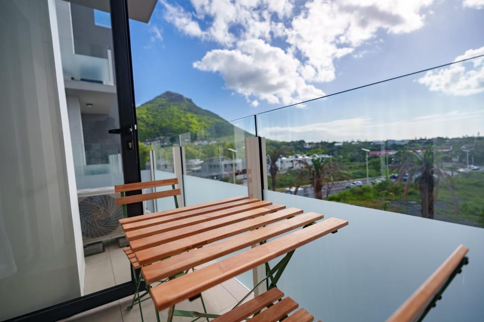 View (from property/room), Balcony/Terrace, Mountain view