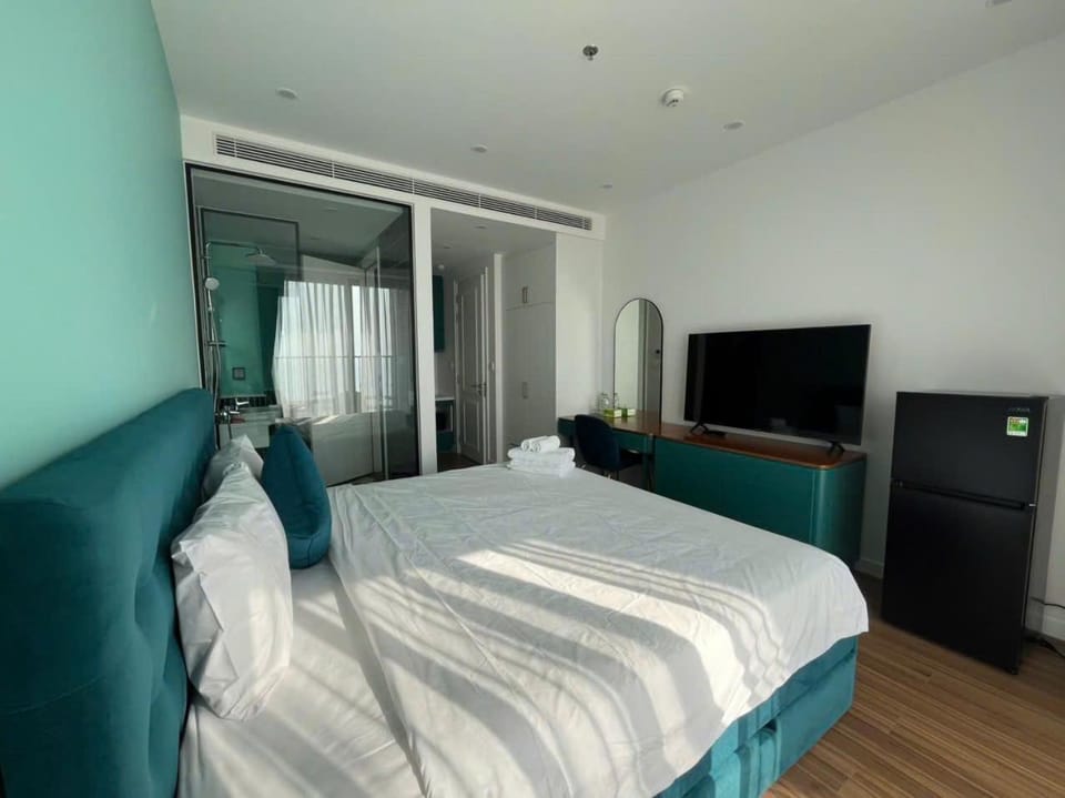 Communal lounge/ TV room, Bed, TV and multimedia, Photo of the whole room, Evening entertainment, Bedroom, wardrobe