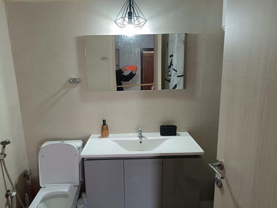 Shower, Toilet