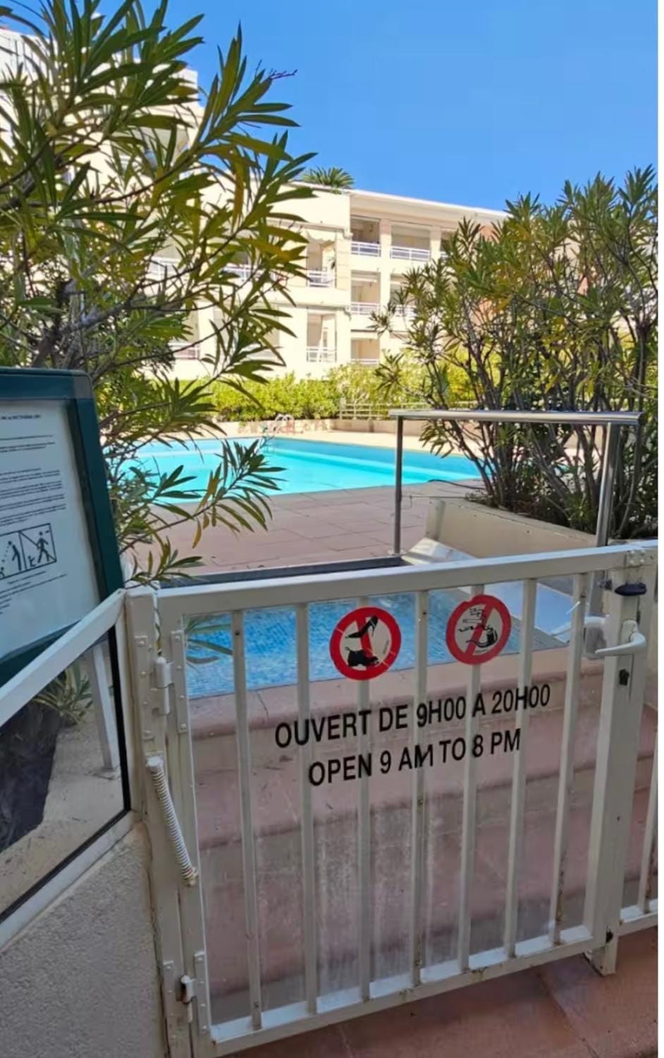 GOLFE-JUAN, grand T1 lumineux , piscine , parking & plage pour 4 personnes Apartment in Antibes