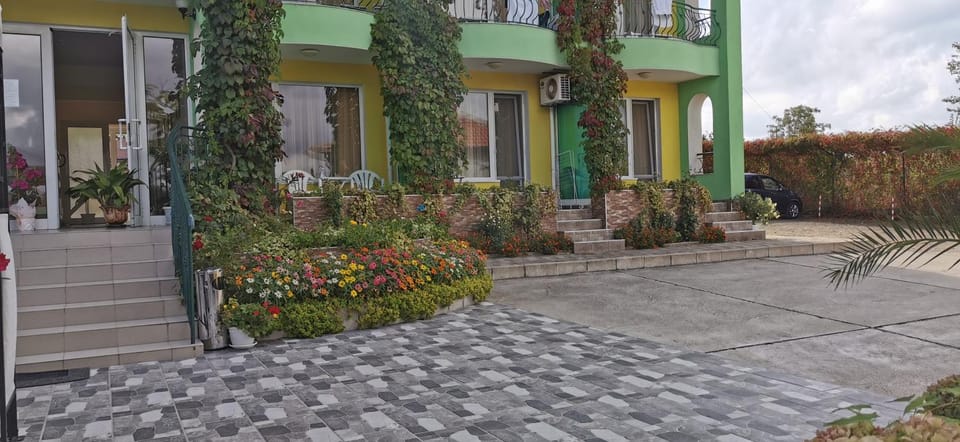 Guesthouse Kamelia Bed and Breakfast in Burgas Province
