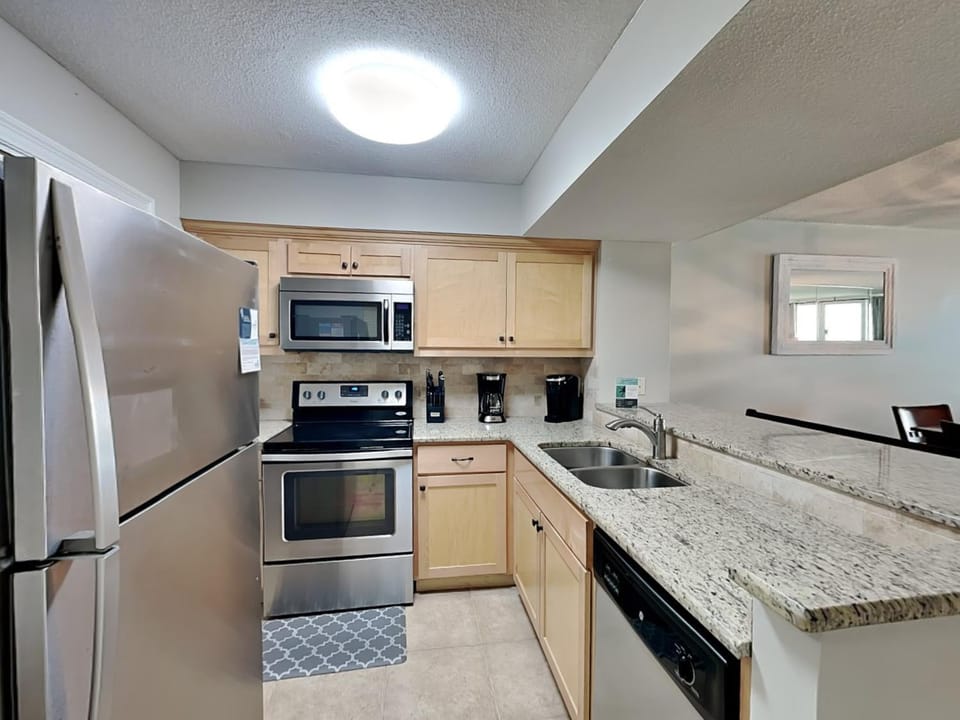 Kitchen or kitchenette, microwave, oven, kitchen