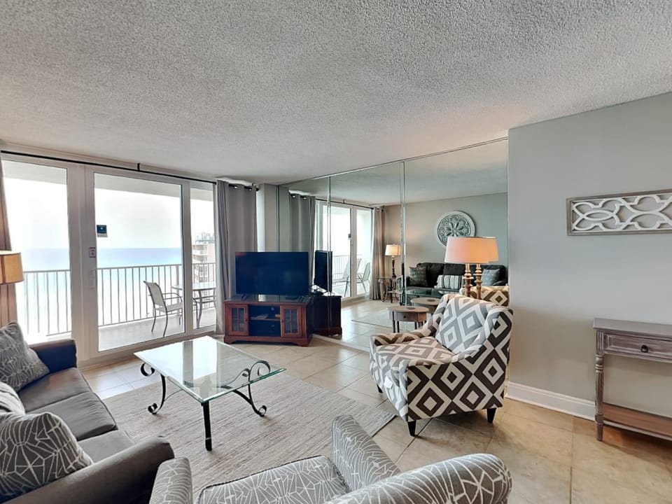 TV and multimedia, Balcony/Terrace, Living room, Seating area, Sea view, furniture