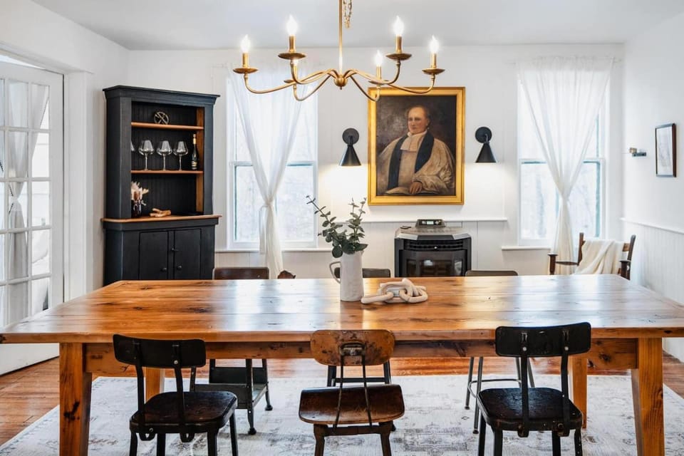 SwissHill Farmhouse 5 Bedrooms rustic charm House in Jeffersonville