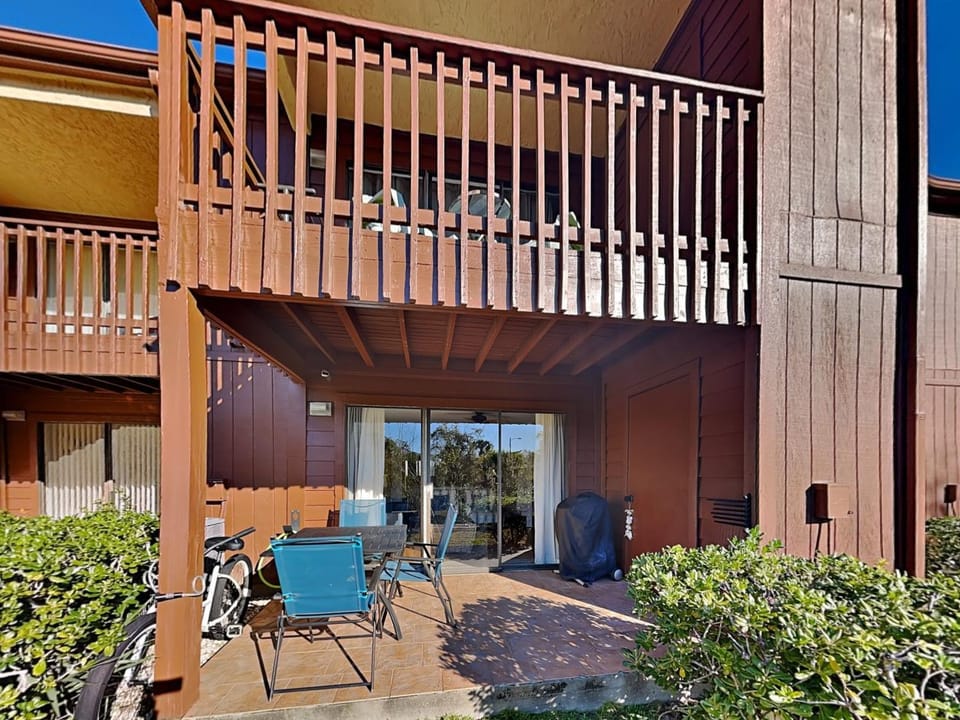 Property building, Patio, Garden, Balcony/Terrace, Seating area