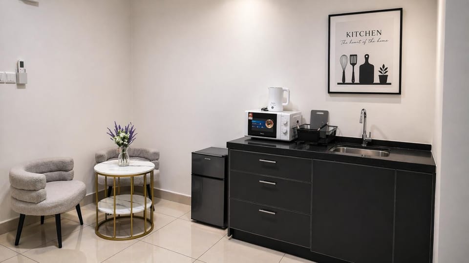 Kitchen or kitchenette, Seating area