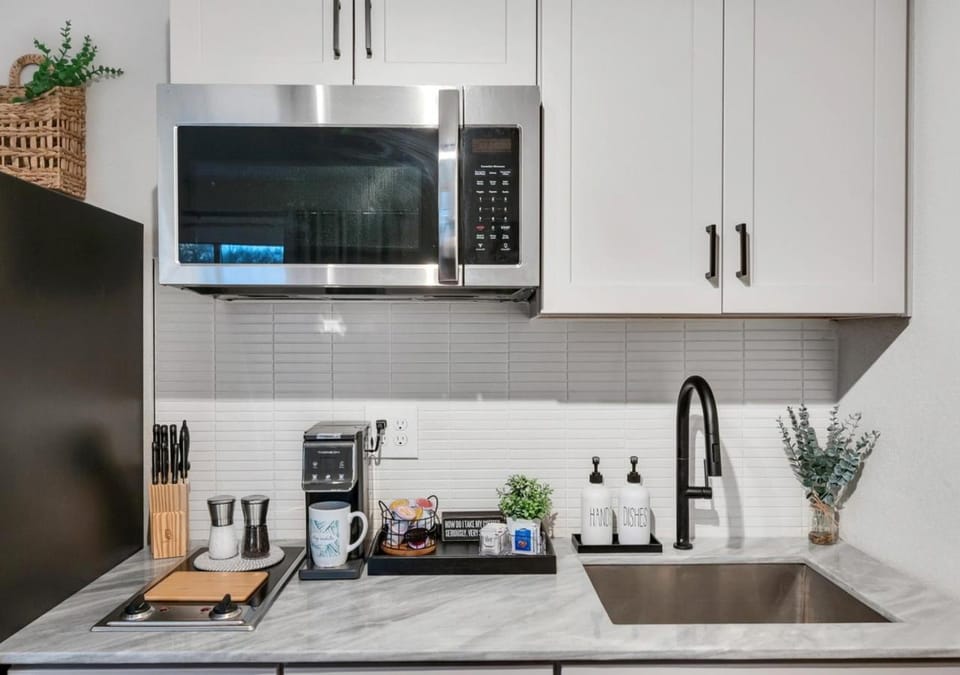 microwave, oven, stove, kitchen