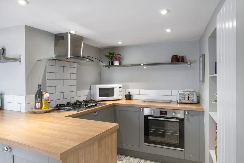 Modern Cottage in Central Exeter House in Exeter