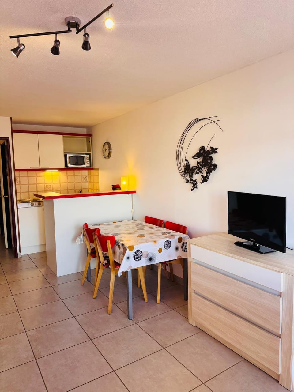 TV and multimedia, Living room, Dining area