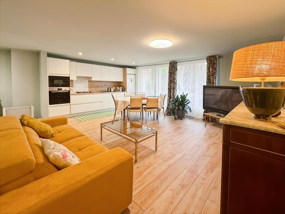 Plein pied, parking sécurisé, 2ch, 68m2, wifi Apartment in Aurillac